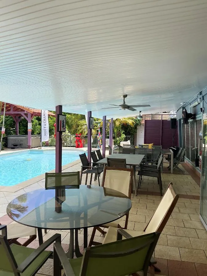 Holiday home Maison Charmante Avec Piscine Et Spa A Fort-De-France